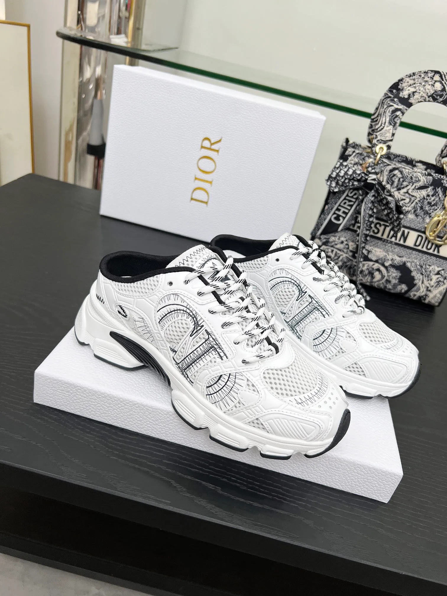 p560🐮🐮This Dior Chrono sports half slipper reinterprets running shoes with Dior's haute couture style. Gray mesh fabric is paired with tonal suede calfskin panels, the CD logo on the side, the star patch on the tongue and the Dior logo on the heel, all in classic fine detail. Featuring two-tone laces and a lightweight sole with star graphics, they can be worn year-round. Size: Women’s size 35-41 (35/42 can be customized) Men’s size 40-46 (men’s version is being printed) Color: 12 colors available